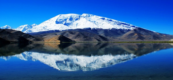 新疆喀什卡拉库里湖美景图片