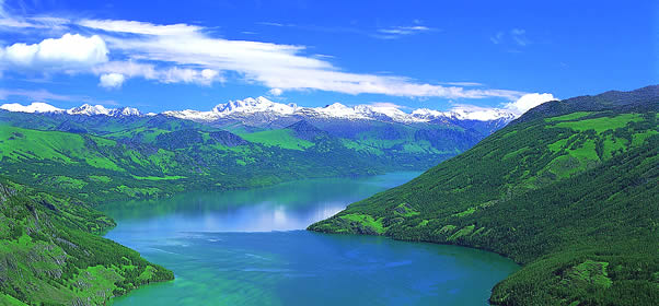 新疆阿勒泰地区喀纳斯湖旅游景点图片