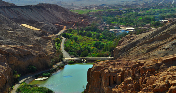 新疆吐鲁番鄯善吐峪沟大峡谷景区图片