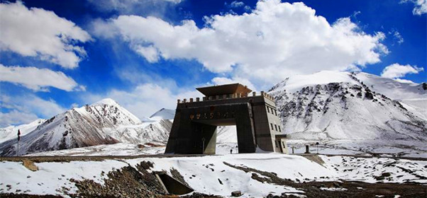 新疆喀什塔什库尔干红其拉甫口岸图片