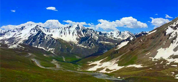 新疆天山博格达峰图片