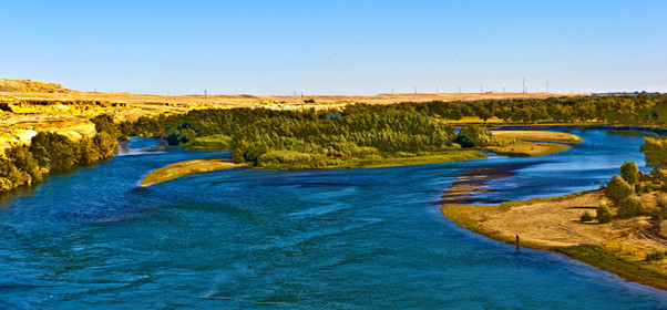 新疆阿勒泰额尔齐斯河景区图片