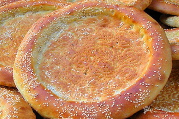 新疆风情十八怪之吃的烤馕像锅盖(四)